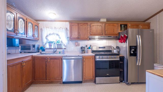 9149 County Road 9640, Koshkonong, MO 65692