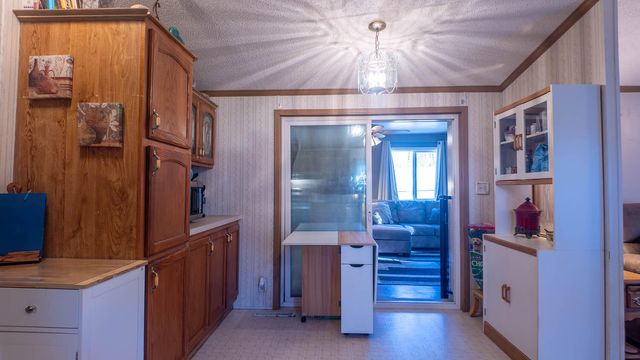 9149 County Road 9640, Koshkonong, MO 65692