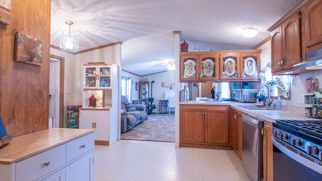 9149 County Road 9640, Koshkonong, MO 65692