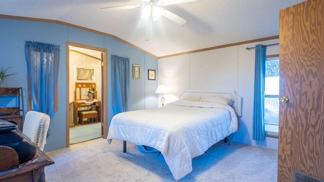 9149 County Road 9640, Koshkonong, MO 65692