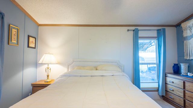 9149 County Road 9640, Koshkonong, MO 65692