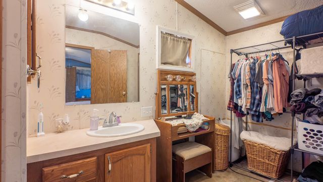 9149 County Road 9640, Koshkonong, MO 65692