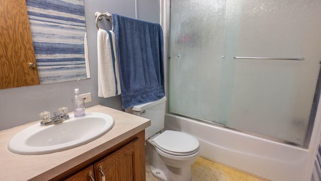 9149 County Road 9640, Koshkonong, MO 65692