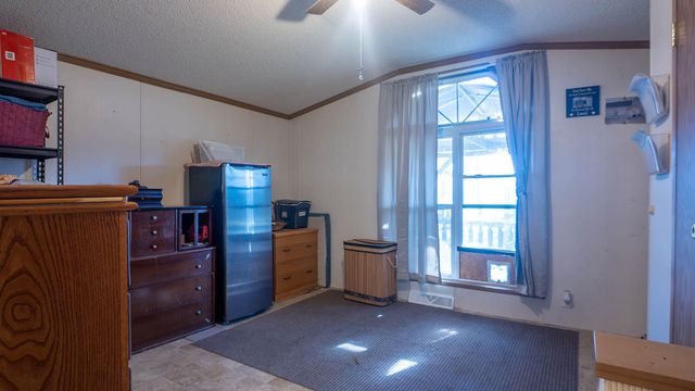 9149 County Road 9640, Koshkonong, MO 65692