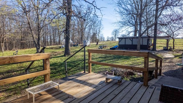 9149 County Road 9640, Koshkonong, MO 65692