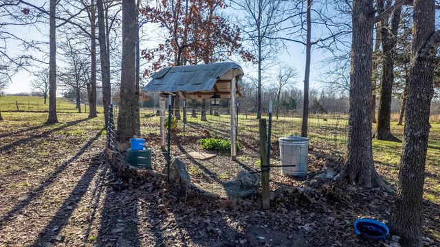 9149 County Road 9640, Koshkonong, MO 65692