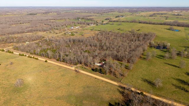 9149 County Road 9640, Koshkonong, MO 65692