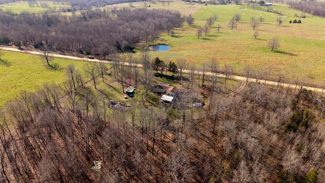 9149 County Road 9640, Koshkonong, MO 65692