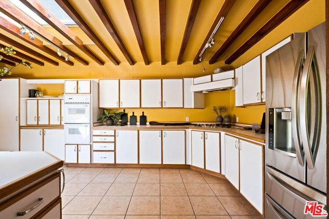 2030 Benedict Canyon Drive, Beverly Hills, CA 90210