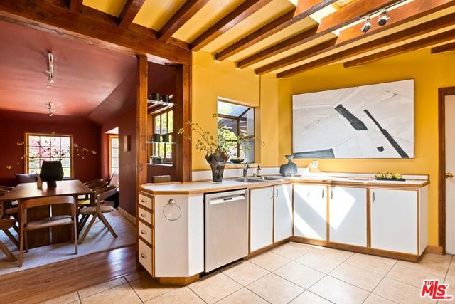 2030 Benedict Canyon Drive, Beverly Hills, CA 90210