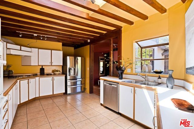 2030 Benedict Canyon Drive, Beverly Hills, CA 90210