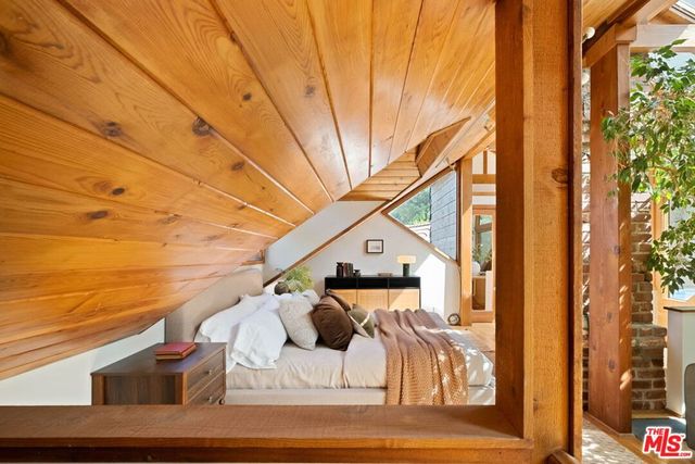 2030 Benedict Canyon Drive, Beverly Hills, CA 90210