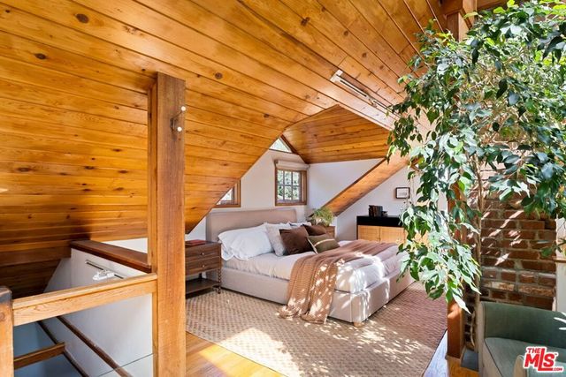 2030 Benedict Canyon Drive, Beverly Hills, CA 90210