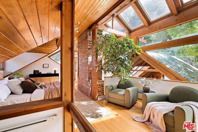 2030 Benedict Canyon Drive, Beverly Hills, CA 90210