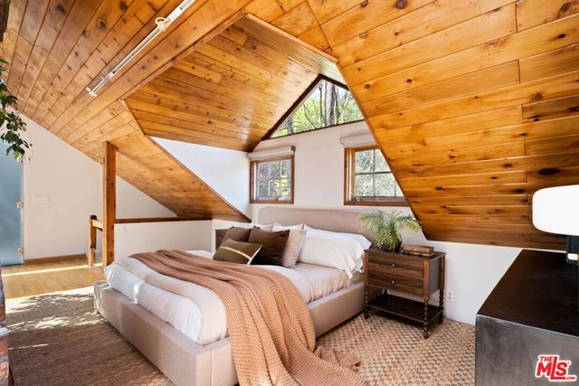 2030 Benedict Canyon Drive, Beverly Hills, CA 90210