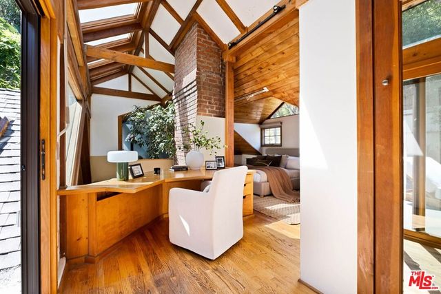 2030 Benedict Canyon Drive, Beverly Hills, CA 90210