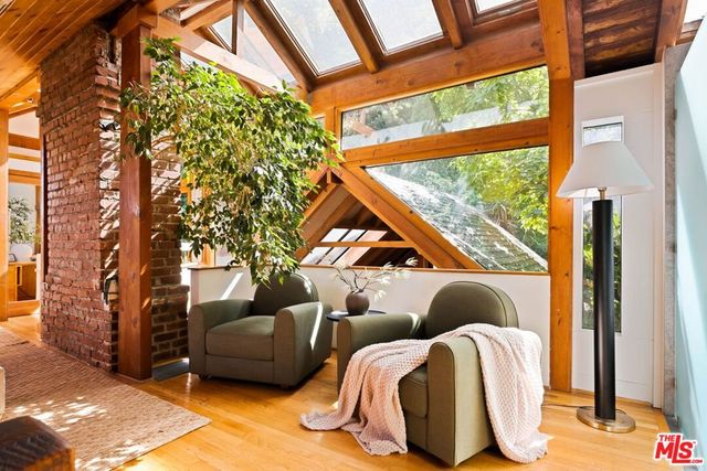 2030 Benedict Canyon Drive, Beverly Hills, CA 90210