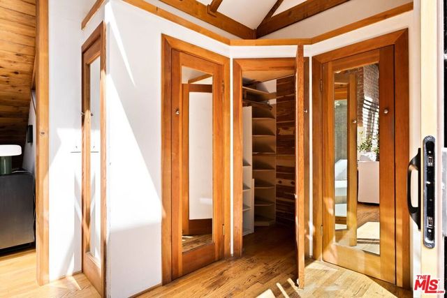 2030 Benedict Canyon Drive, Beverly Hills, CA 90210