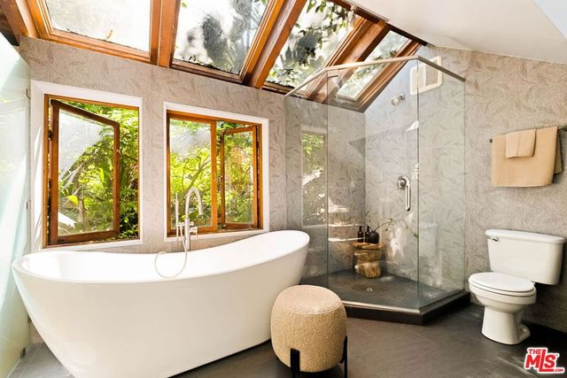 2030 Benedict Canyon Drive, Beverly Hills, CA 90210