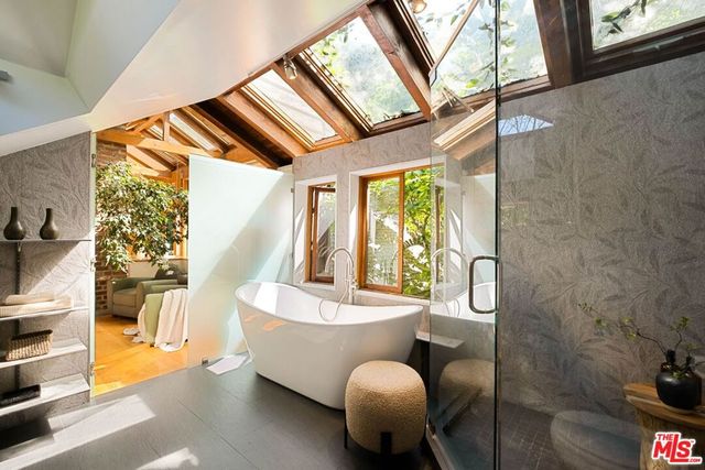 2030 Benedict Canyon Drive, Beverly Hills, CA 90210