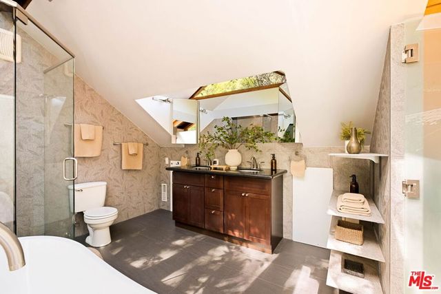 2030 Benedict Canyon Drive, Beverly Hills, CA 90210