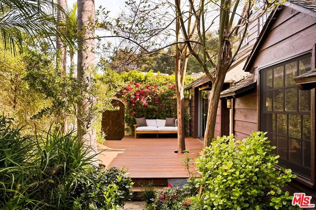 2030 Benedict Canyon Drive, Beverly Hills, CA 90210