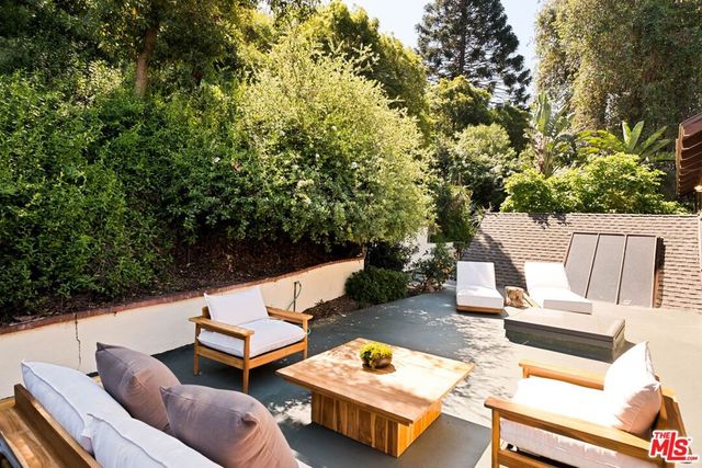 2030 Benedict Canyon Drive, Beverly Hills, CA 90210