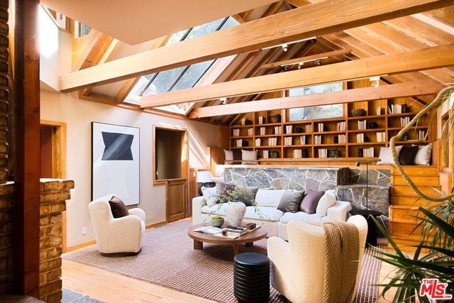 2030 Benedict Canyon Drive, Beverly Hills, CA 90210