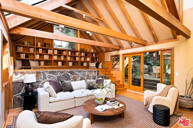 2030 Benedict Canyon Drive, Beverly Hills, CA 90210