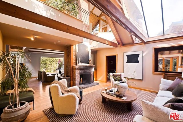 2030 Benedict Canyon Drive, Beverly Hills, CA 90210