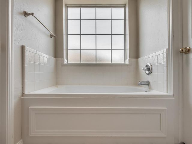 1800 Fairmont Lane, Edmond, OK 73013