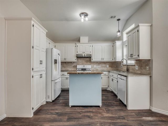 1800 Fairmont Lane, Edmond, OK 73013