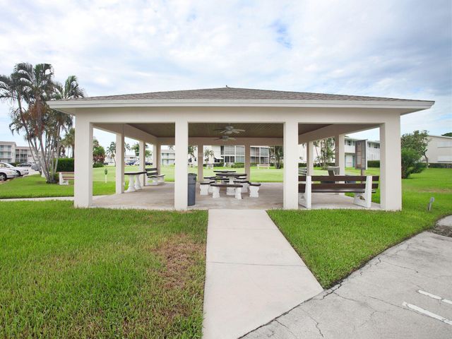 170 Horizons E 302, Boynton Beach, FL 33435