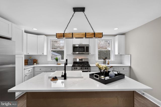 911 W COBBS CREEK PKWY, Lansdowne, PA 19050