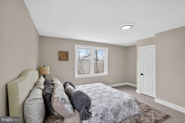 911 W COBBS CREEK PKWY, Lansdowne, PA 19050