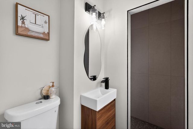 911 W COBBS CREEK PKWY, Lansdowne, PA 19050