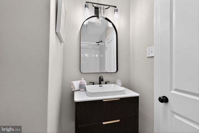 911 W COBBS CREEK PKWY, Lansdowne, PA 19050