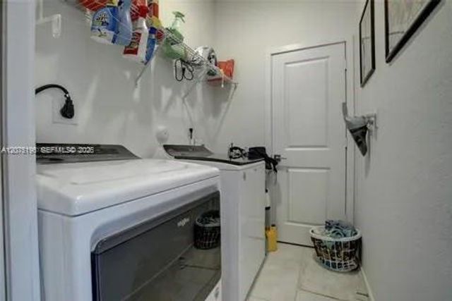 565 NE 5th Place, Florida City, FL 33034