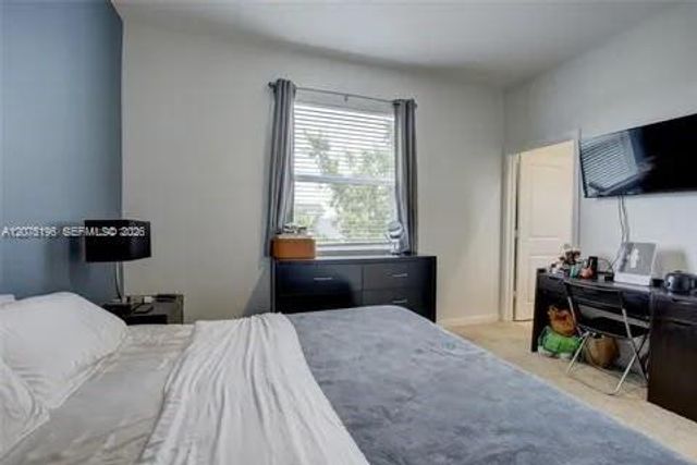 565 NE 5th Place, Florida City, FL 33034