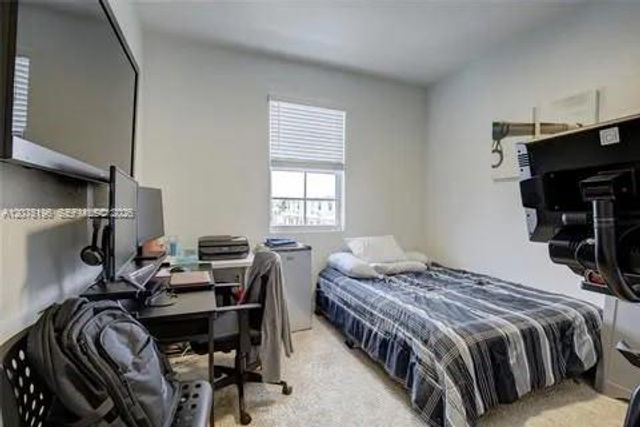 565 NE 5th Place, Florida City, FL 33034