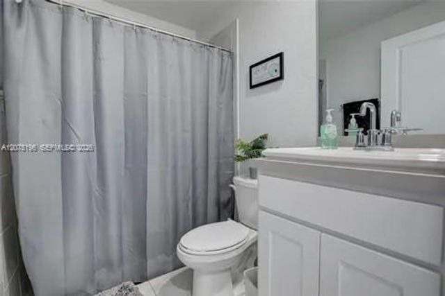 565 NE 5th Place, Florida City, FL 33034