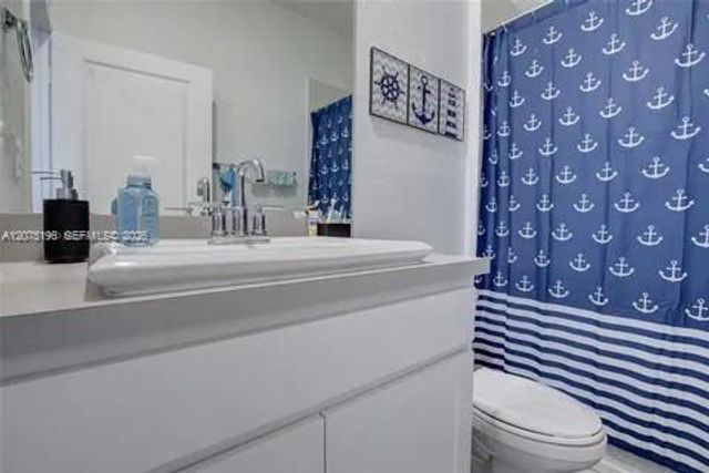 565 NE 5th Place, Florida City, FL 33034
