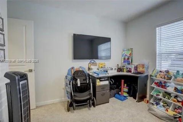 565 NE 5th Place, Florida City, FL 33034