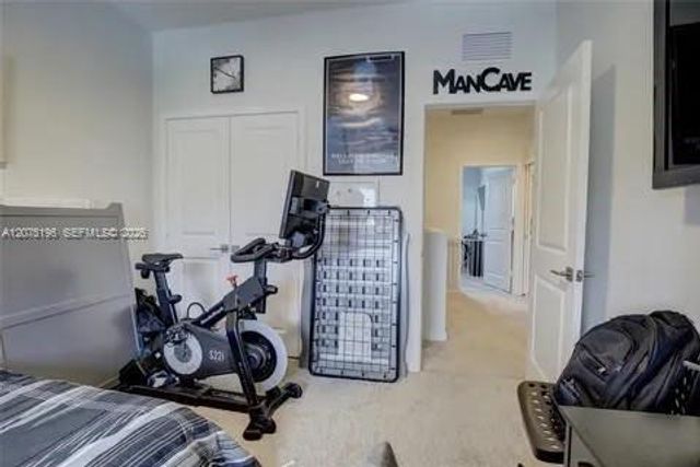 565 NE 5th Place, Florida City, FL 33034