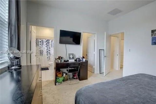 565 NE 5th Place, Florida City, FL 33034