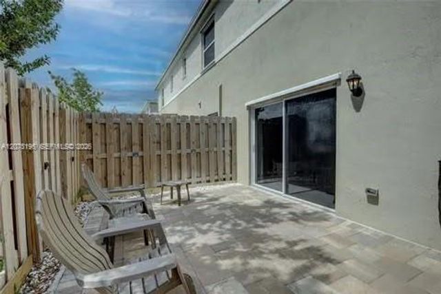 565 NE 5th Place, Florida City, FL 33034