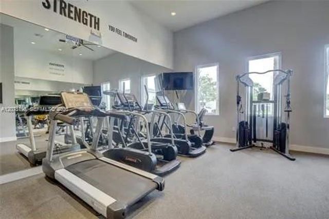 565 NE 5th Place, Florida City, FL 33034