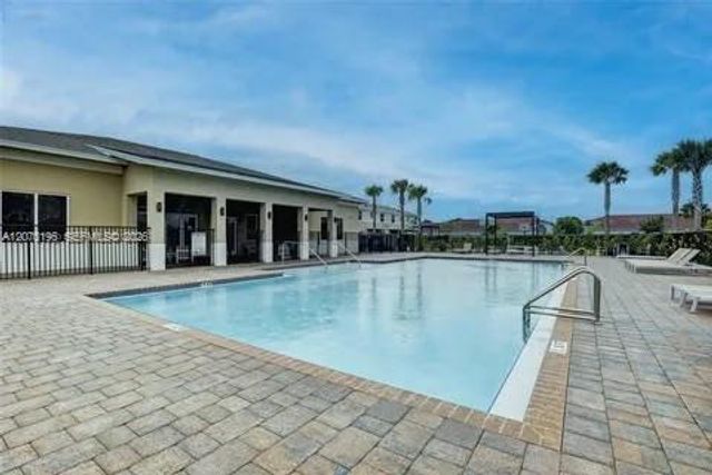 565 NE 5th Place, Florida City, FL 33034