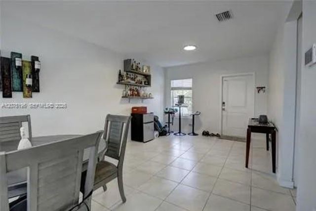 565 NE 5th Place, Florida City, FL 33034