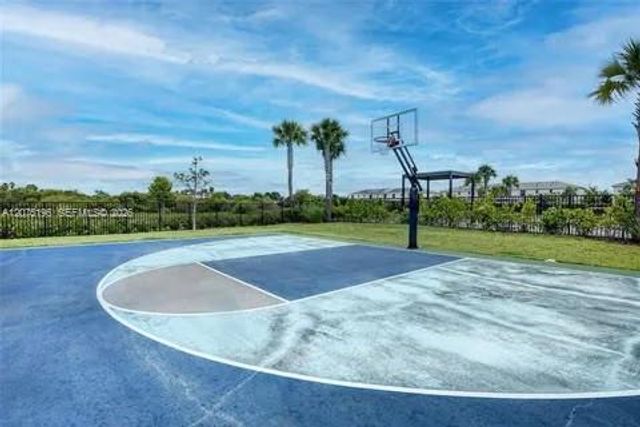 565 NE 5th Place, Florida City, FL 33034